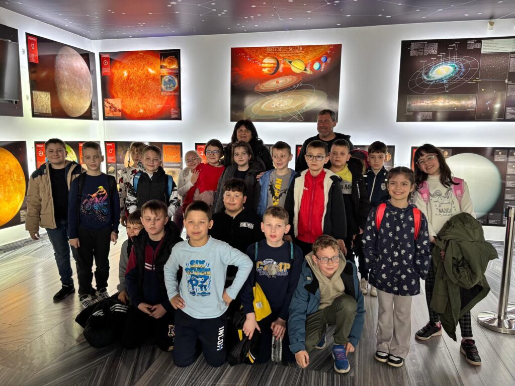 Activitățile de astăzi, desfășurate în cadrul Programului Național „Săptămâna Verde”, continuă să le ofere elevilor noștri experiențe care îi apropie de natură, de comunitate și de învățarea prin descoperire.