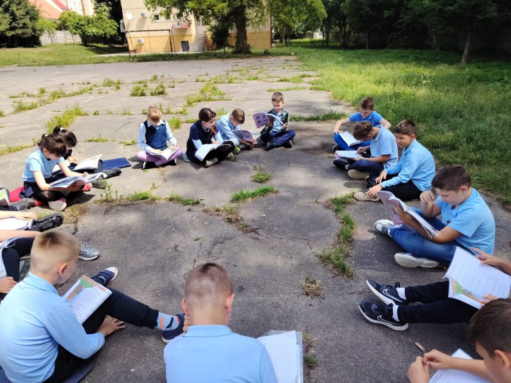 PICNICUL DE LECTURĂ – O ZI ÎN CARE CĂRȚILE AU IEȘIT ÎN NATURĂ